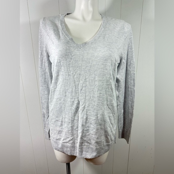 Old Navy Sweaters - NWT Old Navy XL Tall V-Neck Sweater Womens Long Sleeve Knit Sweater Light Gray